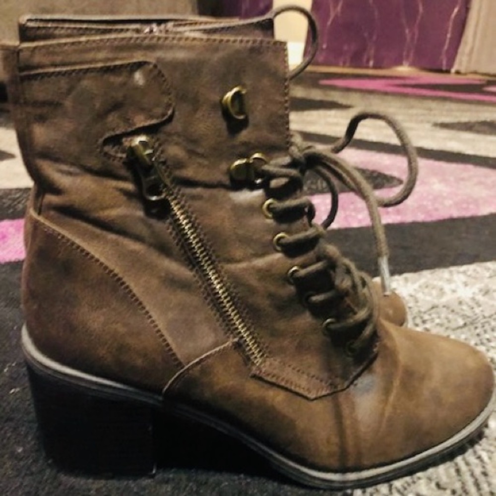 Comfortable Booties - Picture 3 of 4